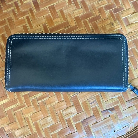 COACH Full Zip Accordion Style Black Leather - Picture 3 of 11